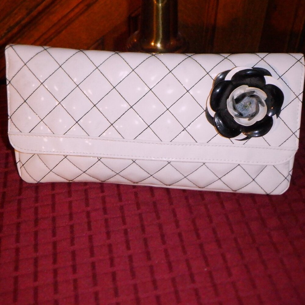 *** MURVAL *** Clutch